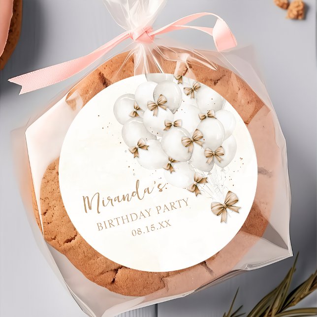 Redonda Beige Bow Balloons Pegatina de cumpleaños (Subido por el creador)