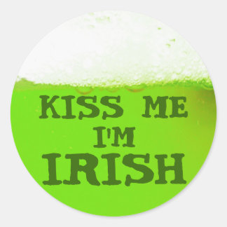 Redonda Bésame, soy Pegatina irlandés de la cerveza verde