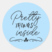 Bonitos dentro del Pegatina redondo azul pálido