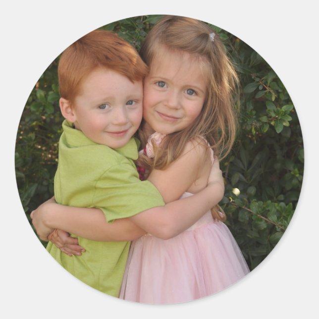 REDONDA DSC_7097.JPG PEGATINA CON ABRAZO DE NIÑOS Y CHICAS (Anverso)