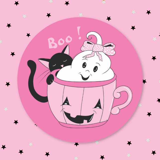 Redonda Espeluznante Pegatina de Halloween Rosa Gato Negro (Spooky cute pink Halloween sticker with a ghost in a mug and a black cat .)