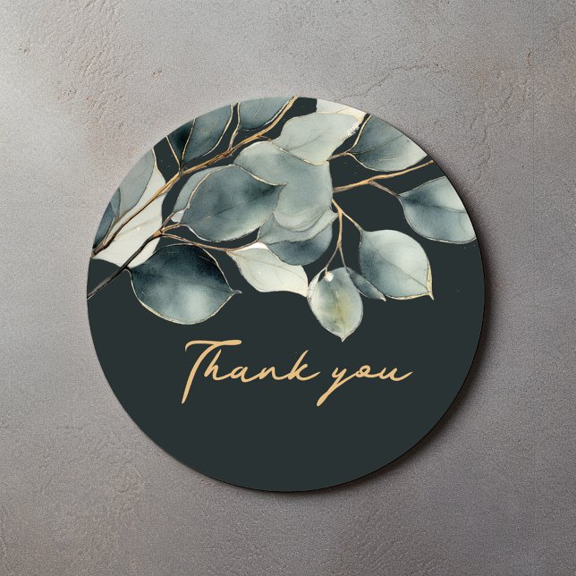 Redonda Eucalyptus bonito verde gracias pegatina (Dark green Eucalyptus pretty thank you round sticker with gold script that says "Thank you")