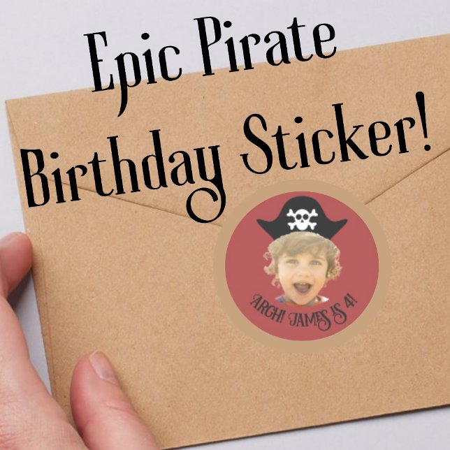 Redonda Gorra de pirata roja oscura con foto, pegatina con (Argh mateys! Start your swashbuckling party adventure with these epic Pirate Captain Hat stickers!)