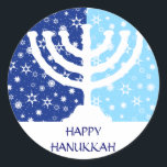 Redonda Hanukkah Menorah Pegatina<br><div class="desc">Un gráfico blanco Hanukkah menorah se sienta contra un fondo azul invernal en este pegatina. Dos tonos azules contrastan con los copos de nieve y las estrellas del fondo. ¡Añade tu propio mensaje Hanukkah personalizado debajo y empieza a pegar esta etiqueta a todo! Disponible en franqueo, tarjetas y otros favores....</div>