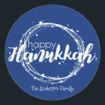 Redonda Happy Hanukkah Snow Bubbles Pegatina Gift Tag<br><div class="desc">La etiqueta de regalo Pegatina Happy Hanukkah Snow Bubbles es perfecta para sus necesidades de regalos de vacaciones. Hay otros productos que coinciden con este diseño.</div>