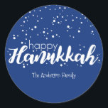 Redonda Happy Hanukkah Snow Bubbles Pegatina Gift Tag<br><div class="desc">La etiqueta de regalo Pegatina Happy Hanukkah Snow Bubbles es perfecta para sus necesidades de regalos de vacaciones. Hay otros productos que coinciden con este diseño.</div>