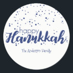 Redonda Happy Hanukkah Snow Bubbles Pegatina Gift Tag<br><div class="desc">La etiqueta de regalo Pegatina Happy Hanukkah Snow Bubbles es perfecta para sus necesidades de regalos de vacaciones. Hay otros productos que coinciden con este diseño.</div>