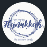 Redonda Happy Hanukkah Snow Bubbles Pegatina Gift Tag<br><div class="desc">La etiqueta de regalo Pegatina Happy Hanukkah Snow Bubbles es perfecta para sus necesidades de regalos de vacaciones. Hay otros productos que coinciden con este diseño.</div>