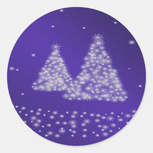 Redonda Nieve y árboles de Navidad Pegatina de fondo azul