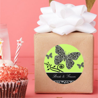 Redonda Pegatina Bride and Groom Swirl & Butterfly