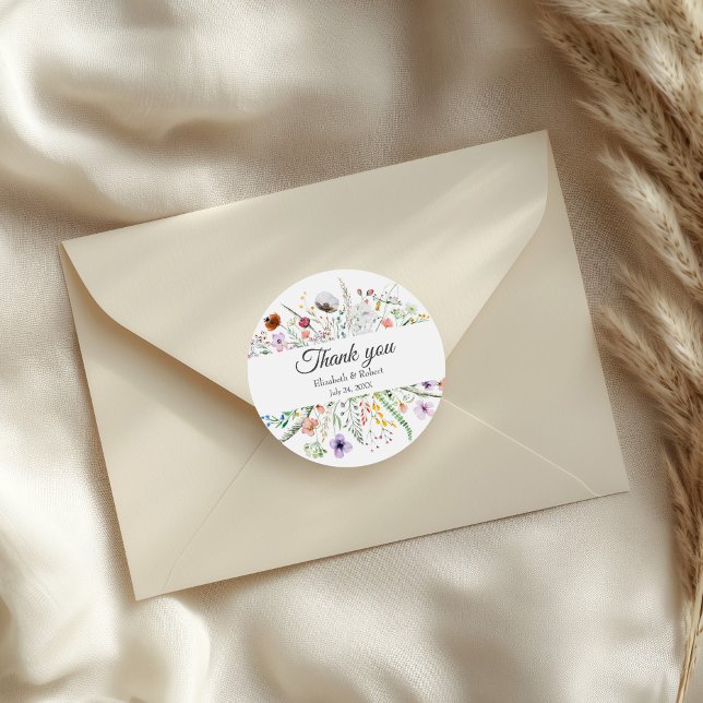 Redonda Pegatina de agradecimiento de pradera de flores si (Boho Wildflower Meadow Wedding Thank You Sticker on a wedding envelope.)