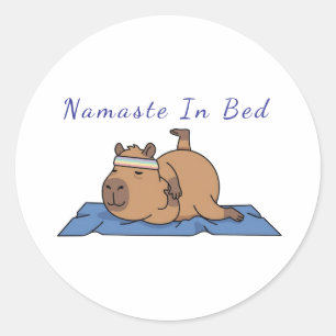 Redonda Pegatina divertida de yoga de carpincho – Namasté