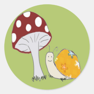 Redonda Snail sonriente de un Pegatina de toadstool