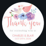 Redonda Vintage Love Bird Floral Gracias Boda Pegatina<br><div class="desc">Un nido floral vintage y rústico y aves amorosas gracias pegatina. Hermoso dibujo acuático de dos pájaros y un ramo de flores. Gracias letra de caligrafía de escritura con letras a mano. Personalizar la redacción para el favor de la boda de primavera, la etiqueta de favor de fiesta para la...</div>