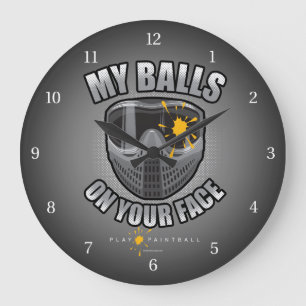 Redondo Grande Balón De Pintura En La Cara De Un Gran Reloj
