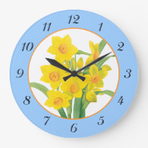 Dafóditos amarillos en el reloj de la pared floral