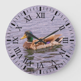 Redondo Grande Mallard en el Reloj del Muro del Lago