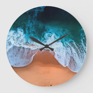 Redondo Grande Olas oceánicas y reloj de playa
