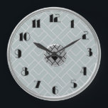 Redondo Grande Reloj circular de plata/gris Art Deco (LGE)<br><div class="desc">¡Por último, los relojes están disponibles! Tanto los relojes circulares como los cuadrados. Este reloj mide 10.75 pulgadas. Lo he diseñado en plata y gris con números negros. Un reloj de luz muy bonito que combina con la mayoría de las decoraciones de color. Se ve muy bonito en una pared...</div>