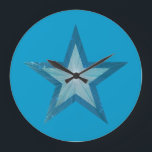 Redondo Grande Reloj de estrella azul azul<br><div class="desc">Diseño moderno con una estrella "brillante" azul y blanco sobre un fondo azul. Reloj de pared con un diseño de personalizable para que puedas personalizar con tu propio texto, imágenes e ideas. Tenga en cuenta que se trata de una imagen impresa creada con fotografías originales y técnicas digitales, que no...</div>