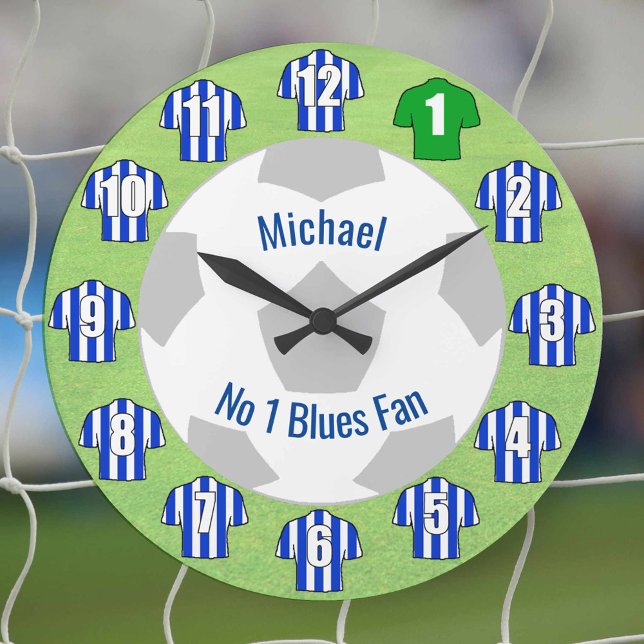 Redondo Grande Reloj de fútbol - Camisetas de rayas azules y blan (Blue and white striped football shirts on a clock for the number one fan.)