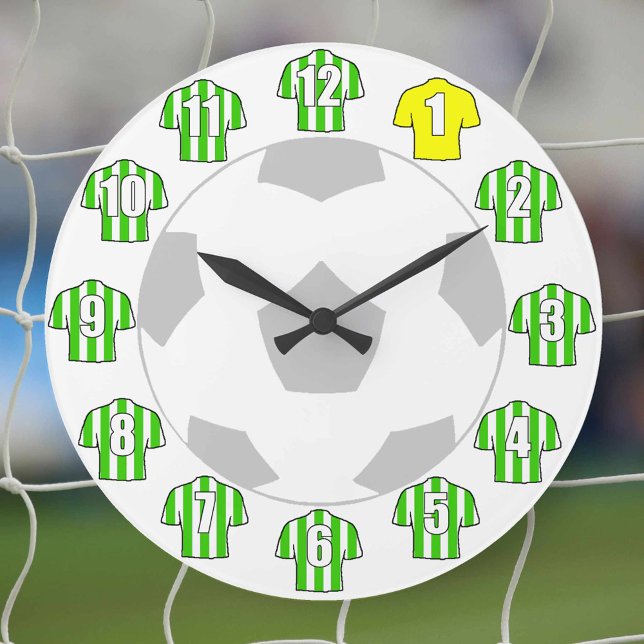 Redondo Grande Reloj de fútbol - con Camisetas verdes y blancos (Subido por el creador)