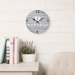 Redondo Grande Reloj de madera gris con monograma rústico