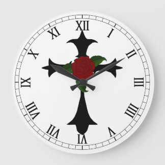 Redondo Grande Reloj de números romanos redondeados de cruces tri