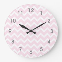 Reloj moderno de chevron rosa y blanco - números g