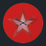 Redondo Grande Reloj rojo Estrella roja<br><div class="desc">Diseño moderno con una estrella "brillante" roja y blanca sobre un fondo rojo. Reloj de pared con un diseño de personalizable para que puedas personalizar con tu propio texto, imágenes e ideas. Tenga en cuenta que esta es una imagen impresa creada con fotografías originales y técnicas digitales, no brilla ni...</div>