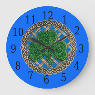 Redondo Grande Shamrock azul y nudos celtas alrededor del reloj