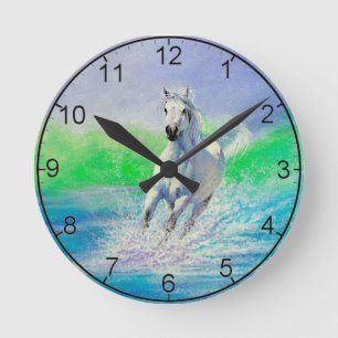 Redondo Mediano Caballo blanco corriendo en un reloj de playa
