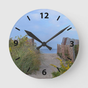 Redondo Mediano Camino Al Reloj Del Muro De La Playa