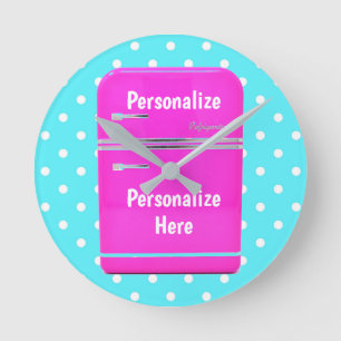 Redondo Mediano Frigorífico rosa kitschy en el reloj de puntos de 