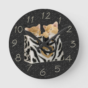 Redondo Mediano Gatitos en reloj del purpurina del negro del bolso