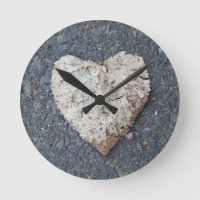 Hoja con forma de corazón en reloj de pimiento