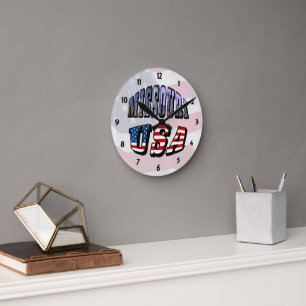 Redondo Mediano Imagen de Missouri y reloj de texto de Estados Uni