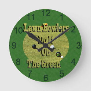 Redondo Mediano Los Bowlers De Césped Lo Hacen En El Reloj Verde Y