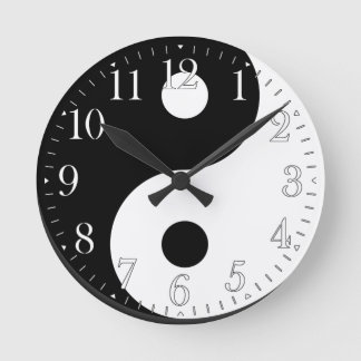 Redondo Mediano Muestra asiática de Yin y de Yang para el reloj de