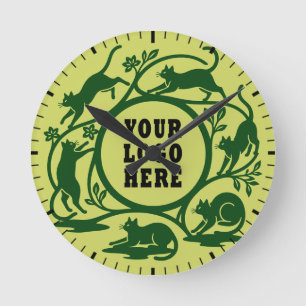 Redondo Mediano Reloj de gato juguetón de color verde lima persona