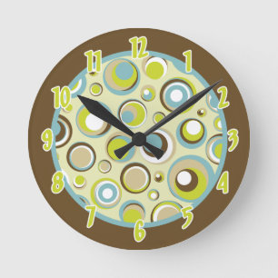 Redondo Mediano Reloj de nombres personalizado de 1970: círculo re