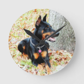 Redondo Mediano Reloj del Doberman
