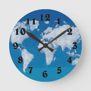 Redondo Mediano Reloj del mapa del mundo con nubes esponjosas