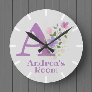 Redondo Mediano Reloj en un diseño floral con el nombre Andrea