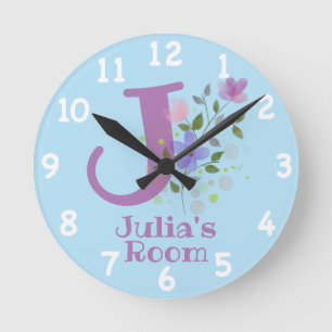 Redondo Mediano Reloj en un diseño floral con el nombre Julia e in