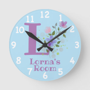Redondo Mediano Reloj en un diseño floral con el nombre Lorna e in