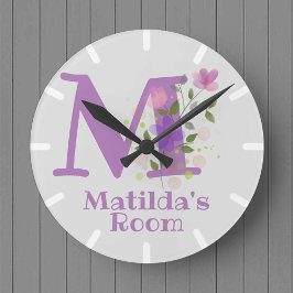 Redondo Mediano Reloj en un diseño floral con el nombre Matilda