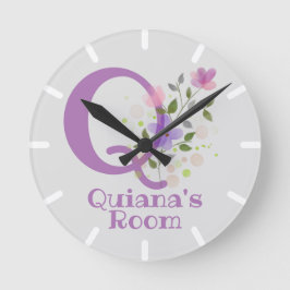 Redondo Mediano Reloj en un diseño floral con nombre e inicial