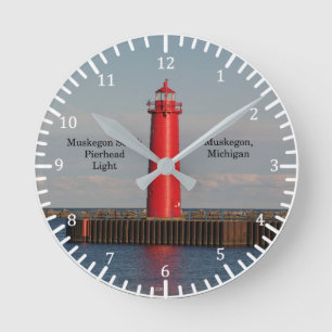 Redondo Mediano Reloj ligero del sur de Muskegon Pierhead