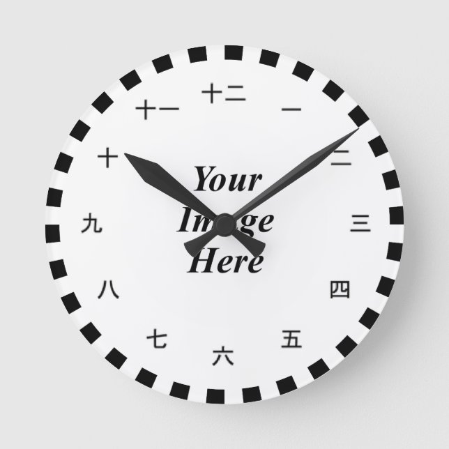 Redondo Mediano Reloj numérico japonés/w S Mark por Kenneth Yoncic (Anverso)